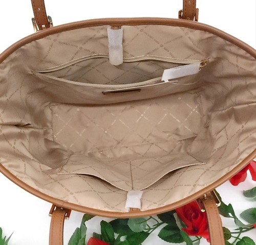 Michael Kors Jet Set Medium Tote - Picture 5 of 7