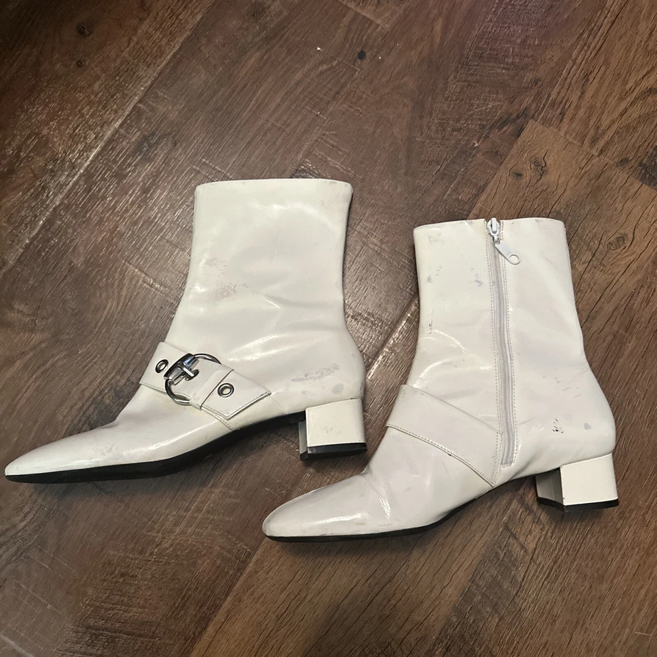 Botines Franco Sarto para mujer de charol con cremallera lateral y hebilla 9,5 M Foto 3 de 4