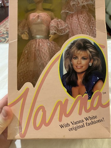 Vanna Bambola Bianca Vestito Rosa Ruota della Fortuna Edizione Limitata Home Shopping Club Vintage - Foto 3 di 7