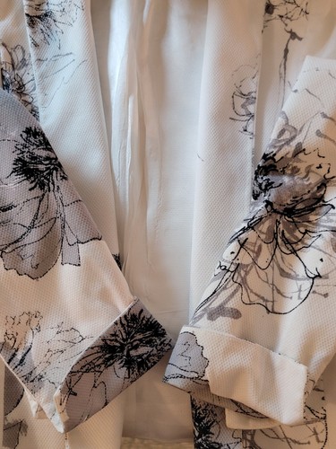 Austin Reed Black, White & Gray Flower Print Blazer Open Front, Lined Sz 10P EUC - Picture 6 of 11