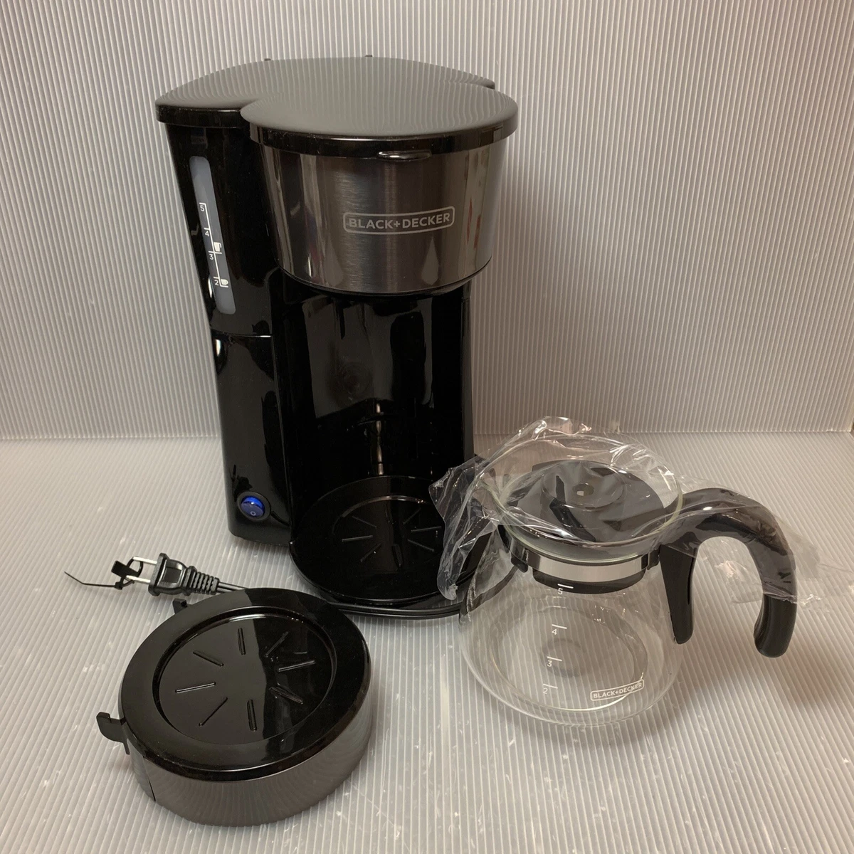 BLACK+DECKER 5-Cup Black/Stainless Residential Drip Coffee Maker in the Coffee  Makers department at