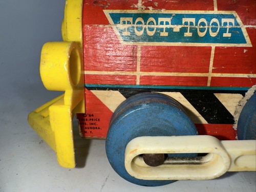 VTG Fisher Price TOOT-TOOT TRAIN Train Toy 1964 - Picture 7 of 10