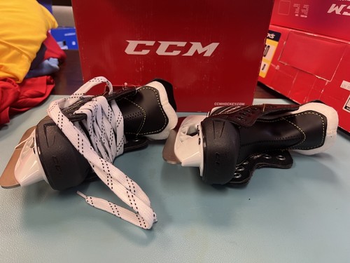 Ccm JetSpeed 9040 YT Hockey Skates Skate Size YT 8 - Picture 4 of 6