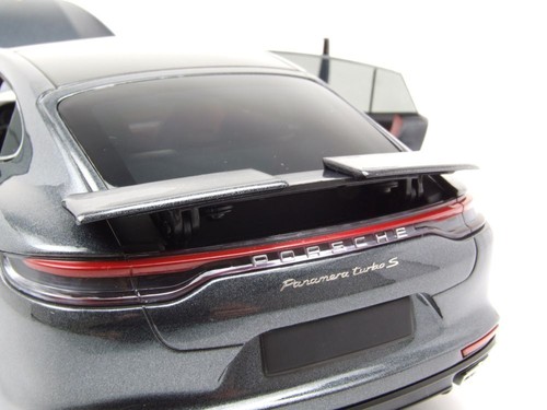 Porsche Panamera Turbo S 2020 Gris Metálico Coche a Escala 1:18 Minichamps - Imagen 7 de 11