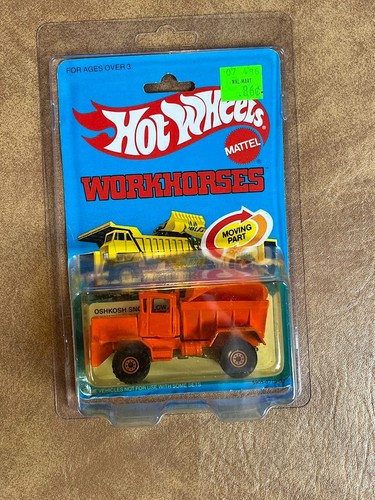 Quitanieves Oshkosh 5905 Hot Wheels Workhorses 1979 de colección pieza móvil con protector - Imagen 2 de 10