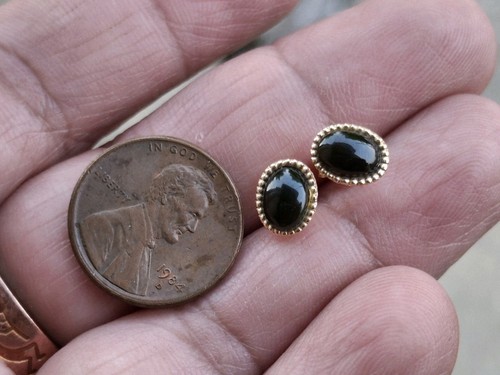 Orecchini in oro giallo traforato 14 kt con perno palo pietra onice nera 4 mm 0,73 g - Foto 8 di 8