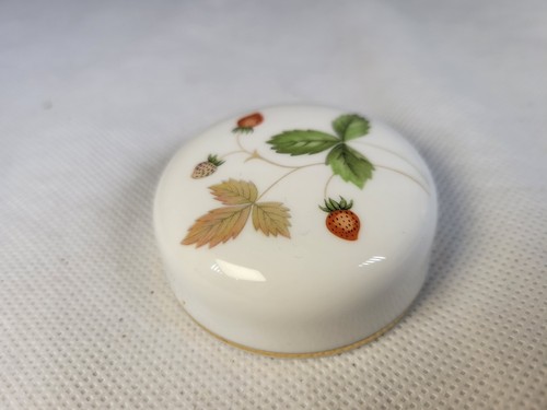 Wedgwood English Bone China Jar & Lid Vintage Wild Strawberry 10.5cm High Rare - Picture 8 of 10