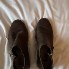 UGG Australia women s  Brown Leather Ankle Bo...
