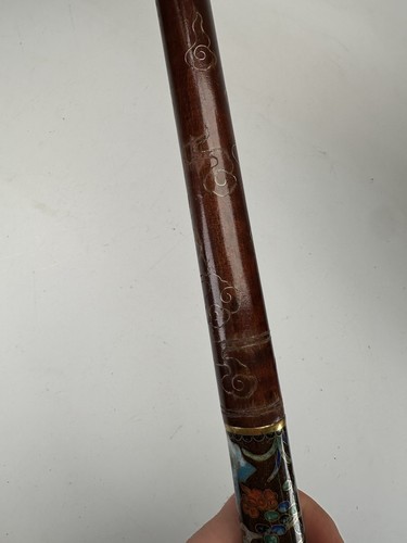 Bastone da passeggio cinese 1900 in legno intagliato con accento cloisonné e intarsio argento - Foto 20 di 24
