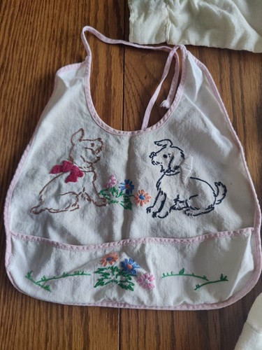 2 Vintage 40er Jahre bestickte BABY LÄTZCHEN, Kinderoutfit/Überzug - Bild 2 von 11