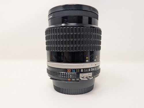 Nikon Nikkor 28mm f2 AIS Prime Lens - Picture 5 of 11