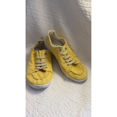 Zapatillas deportivas informales cómodas de lona amarillas Vionic Beach Pismo para mujer - Imagen 2 de 9