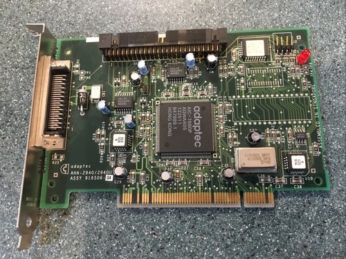 SCHEDA CONTROLLER PCI VINTAGE ADAPTEC AHA-2940 2940U SCSI 50 PIN con cavo 8 spine - Foto 1 di 8