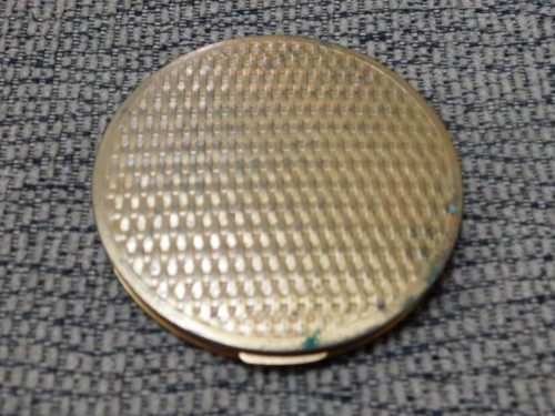 3.5" Antique Gold Tone basket Weave Compact - Picture 4 of 4