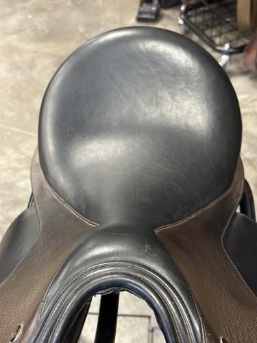 JRD dressage saddle 18.5 Mono Flap Unbelievable Condition MAKE OFFER  - Picture 4 of 9