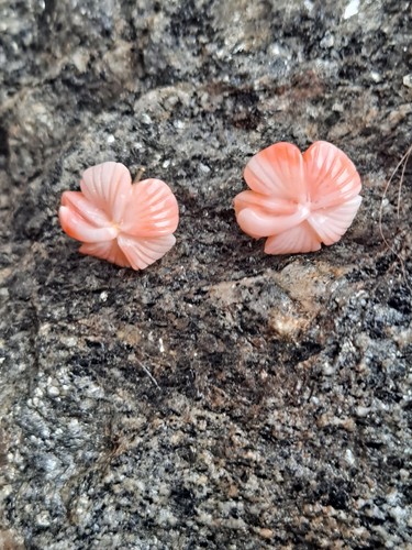 Coral Flower Shape Earrings in 14Kt Yellow Gold Push Back - Picture 2 of 9