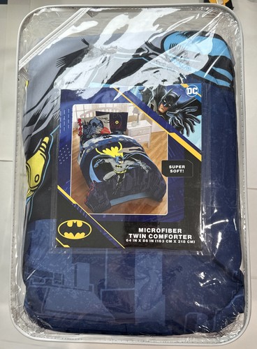 DC Comics Batman Microfiber Twin Comforter New In Package 64 by 86 inches - Picture 2 of 4