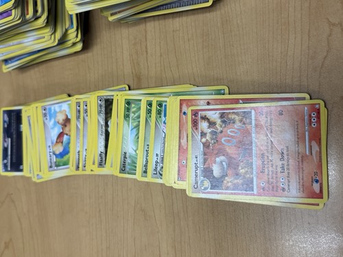 HUGE 1,100 Card Lot Pokémon TCG Delta Species Common/Mixed Lot Mew And Umbreon - Picture 8 of 17