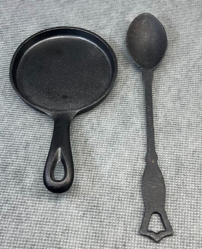 Vintage 5" Small Cast Iron Skillet & 11" Kitchen Camp Spoon Eggs Pancake Pan