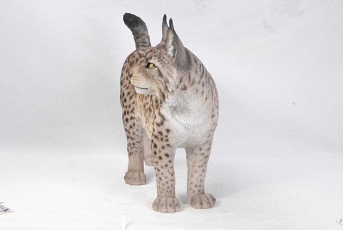 Lynx Garden Statue Lifelike Garden Home Decoration Large Wild Animal Display - Picture 5 of 5