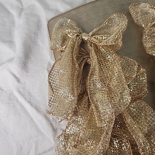 Decorative Bows Jaclyn Smith Collection Glimmer & Glisten 12 Gold Mesh Kmart  - Picture 2 of 5