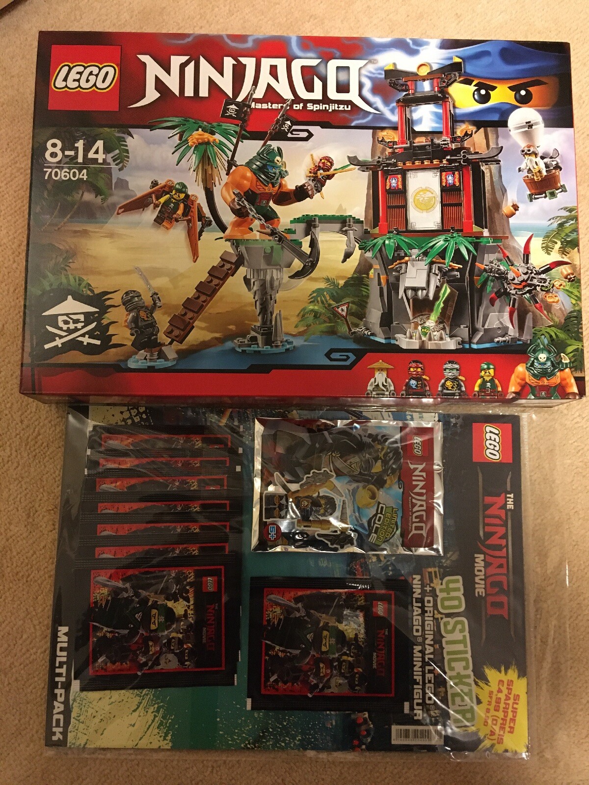 Lego Ninjago Schwarze Witwen Insel 70604 + 40 Sticker + Minifigur NEU Lego Ninjago Schwarze Witwen Insel 70604 + 40 Sticker + Minifigur NEU