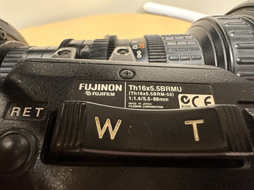 JVC GY-HM700 Camcorder and lens Anton Bauer battery plate - Picture 4 of 5