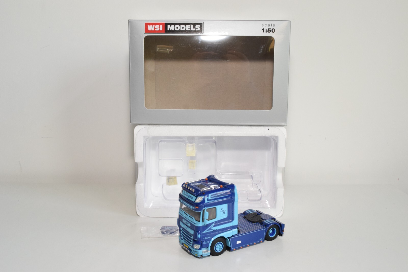 WSI Models Daf Sjouke Kingma; Daf Xf Super Space Cab My2017 4x2 1:50 01-2688