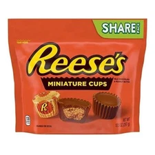 Reese's Miniature Milk Chocolate & Peanut Butter Cups Vegan Oat Chocolate Bar