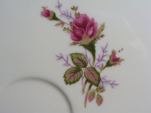 4 LIPPER & MANN Porcelain Snack Plates & 4 Unbranded Cups In A Moss Rose Pattern - Picture 4 of 9