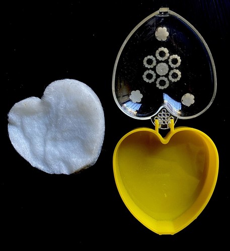 Vintage Yellow Heart Plastic Trinket Hinged Box Candy Jewelry Valentine’s Day - Picture 8 of 8