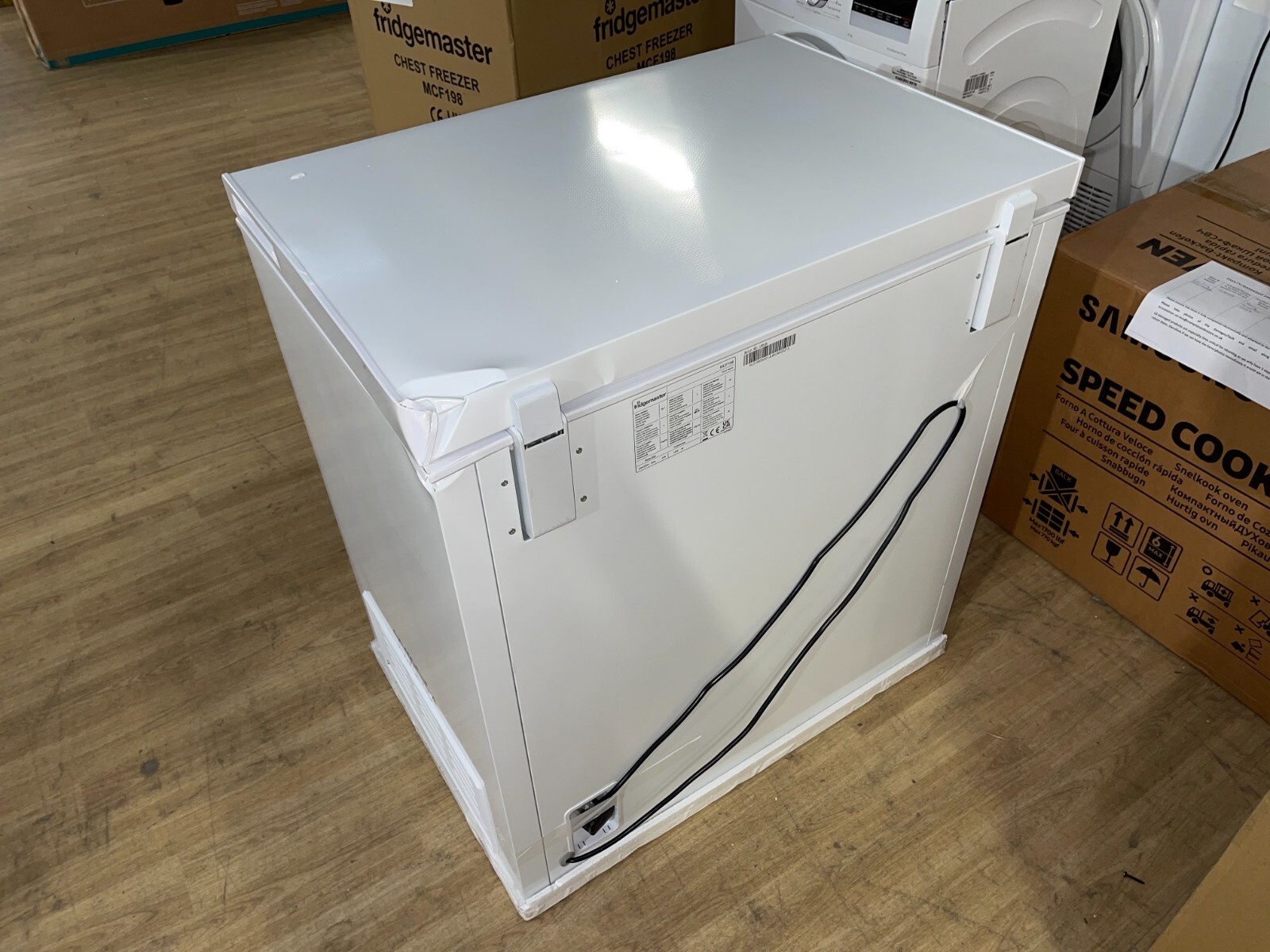 Fridgemaster MCF198 Standing 198 Litres a Chest Freezer White 1254057