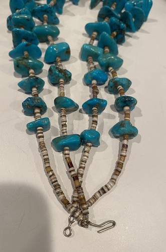 Vintage Native American Turquoise and Heishi Necklace 86 Grams - Picture 4 of 5