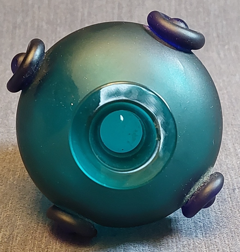 Small Vintage Emerald Green Satin Glass Bud Vase - Bild 3 von 4