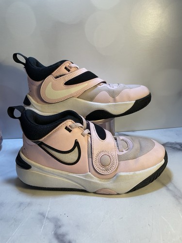 Nike Team Hustle D 3,5 Mädchen rosa Basketballschuh ohne Binden Gr. 3,5 Jugend