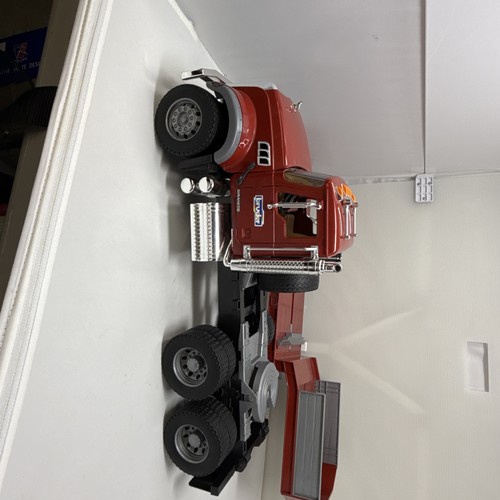 BRUDER Mack Granite Flatbed Truck Loader 02813 Hauler Red Semi Transporter Toy - Bild 6 von 9