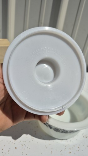 Vintage Pyrex Compatibles Old Town Blue Round Margarine Tub NIB Lid - Picture 8 of 17