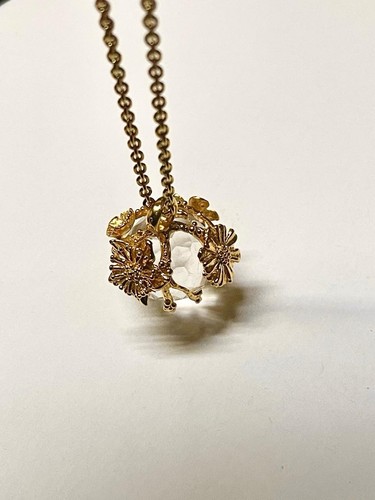 Sacrosanta Gold Plated Silver and Clear Quartz Flowers Crown Pendant. - Picture 11 of 12