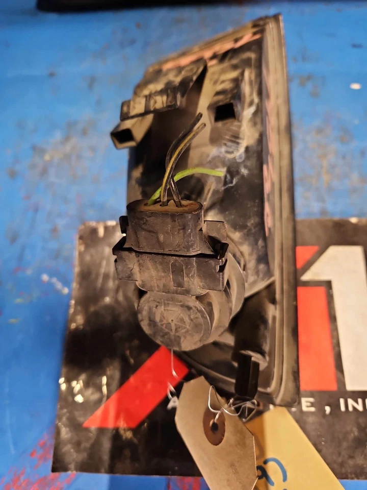 Luz antiniebla izquierda 96-97 EAGLE VISION/señal de giro (ámbar claro) lado del conductor izquierda OEM Foto 3 de 4