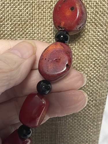 Collar Artesanal Vintage Grueso Teñido Rojo Piedras Pulidas Probablemente Ágata - Imagen 6 de 9