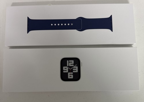 Apple Watch SE (2nd Generation) 40mm A2722 GPS Silver w/Blue Band | MRE13LL/A - Photo 3 sur 5