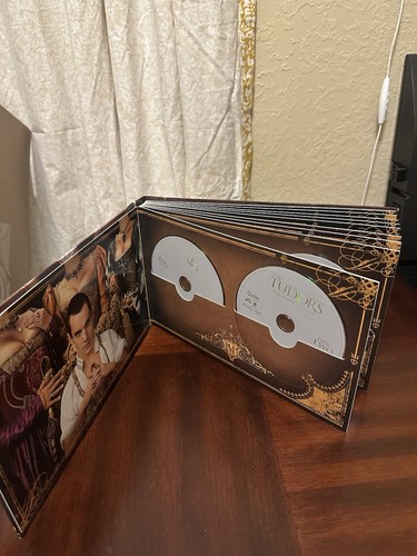 The Tudors: The Complete Series (DVD, 2010, 15-Disc Set) – Bonus Features - Foto 7 di 7