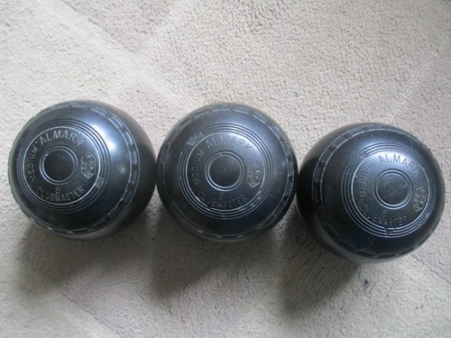 Set of 3 ALMARK CLUBMASTER MEDIUM Black Lawn Bowls Size 5 in Good used Condition