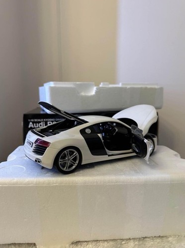 Kyosho 1:18 Audi r8 Model Car - Picture 6 of 10