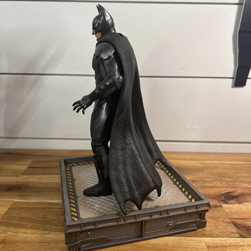 Injustice 2 The Versus Collection Batman and Brainiac Statue Set Complete In Box - Picture 13 of 14