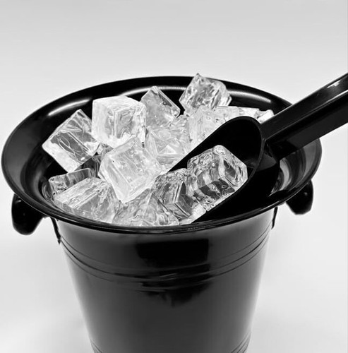 Fake Ice Cubes Photography Prop Set of 60 Clear Acrylic Party Decoration UK made - Picture 5 of 8