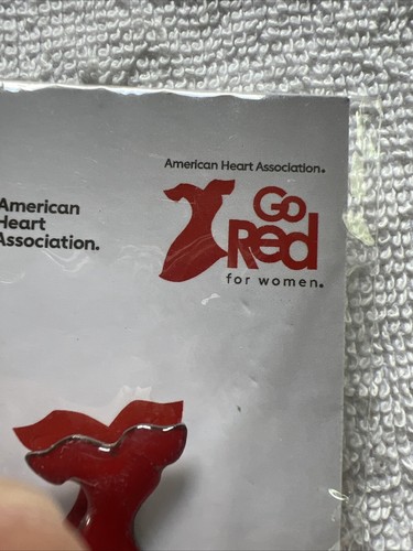 Insignia prendedor de vestido rojo Go Red American Heart Association vintage - Imagen 4 de 8