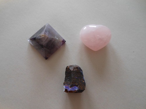 Amethyst Kristall Pyramide, NEU, auch im Set m Sapphir Rohstein - Bild 3 von 3