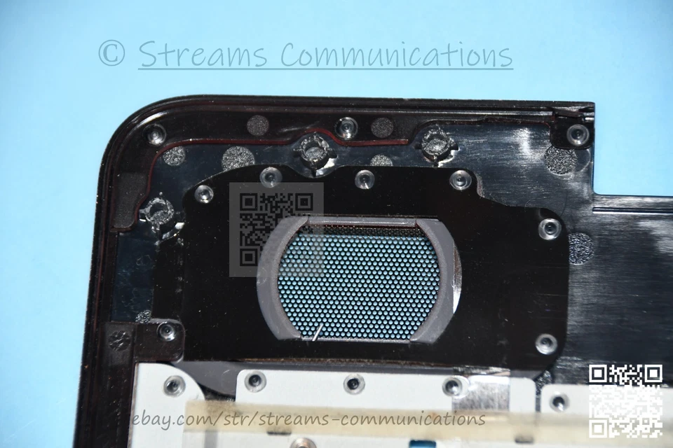 Reposamanos para computadora portátil TOSHIBA Qosmio X500 X505 18,4" con panel táctil - Soportes de tornillo dañados Foto 3 de 4