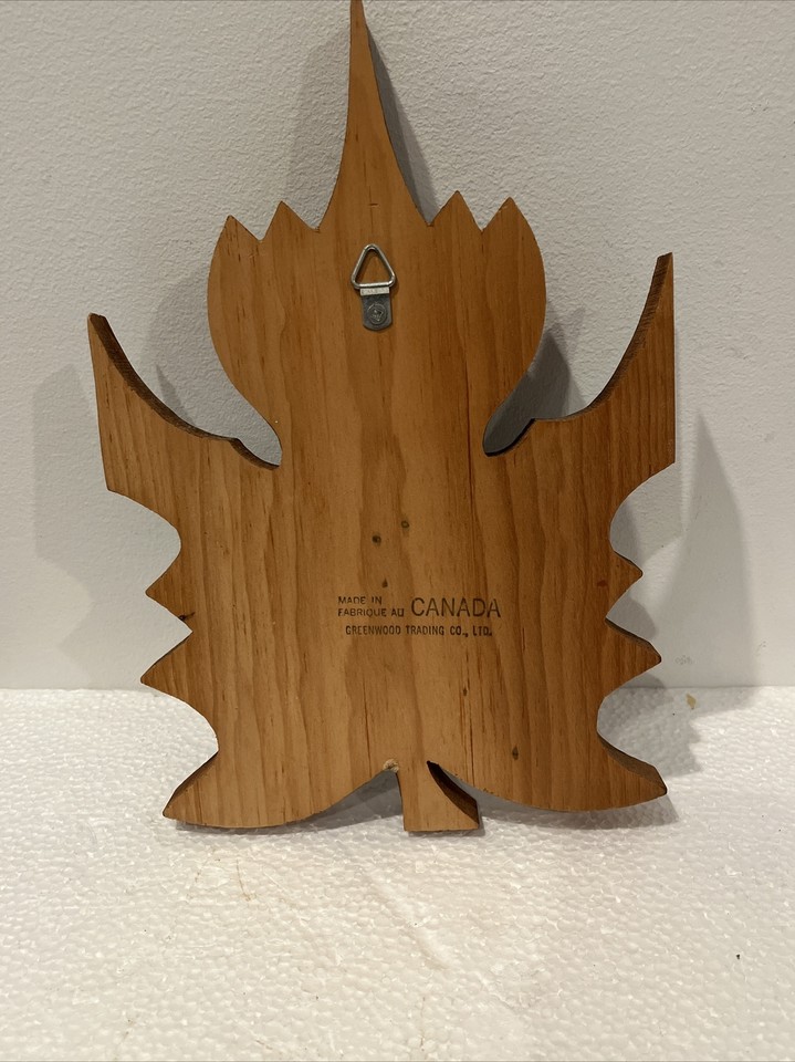 1994 VTG Toronto Wooden Maple Leaf Niagara Falls Medallion Souvenir